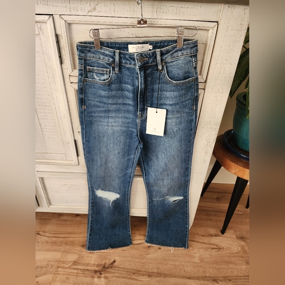 Hidden "Happi" Crop Flare Jeans - Picture 2 of 6